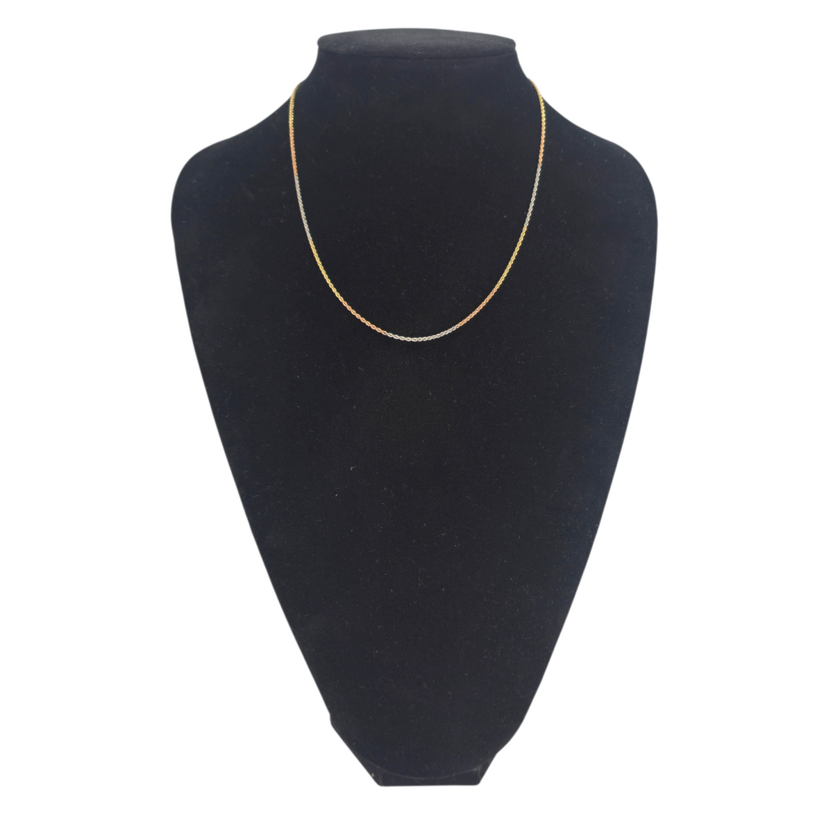 Collana funetta tricolore oro 18 carati 50 cm su busto nero