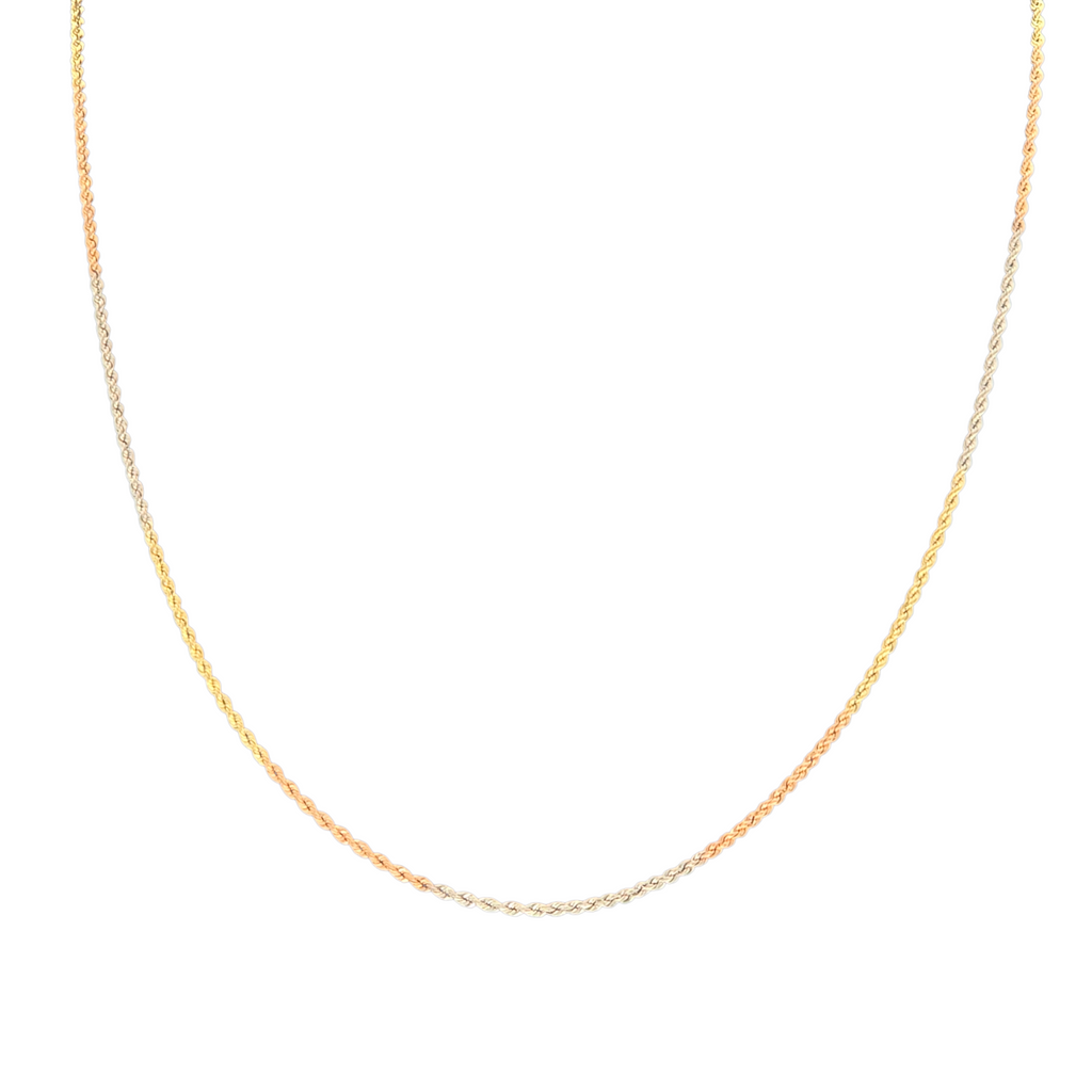 Collana funetta tricolore oro 18 carati 50 cm su sfondo bianco