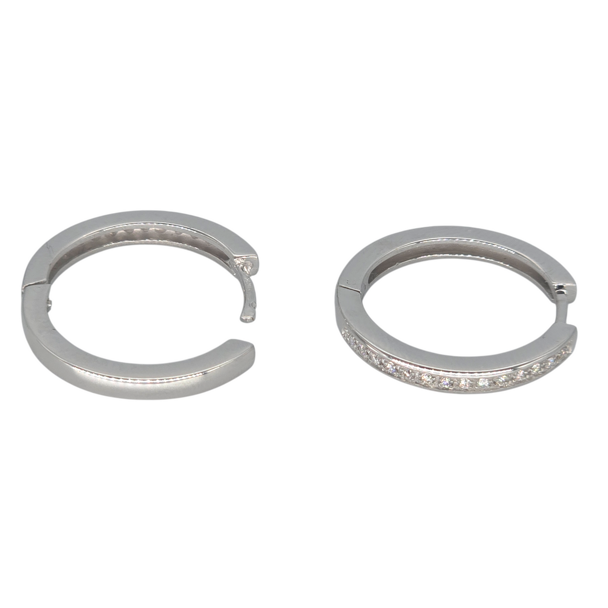 Boucles d'oreilles femme or blanc 750 grands créoles lisses