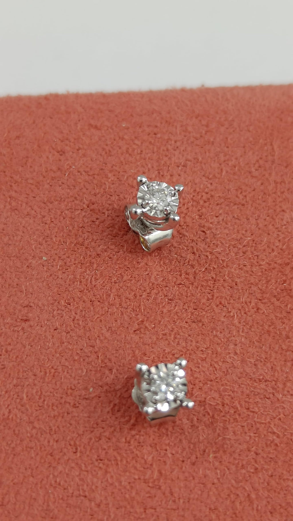 Orecchini donna punto luce in oro bianco e diamanti marchio Donnaoro dkol8789.s014