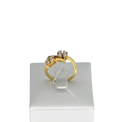 Anello a fiore in oro 18kt e zirconi bianchi