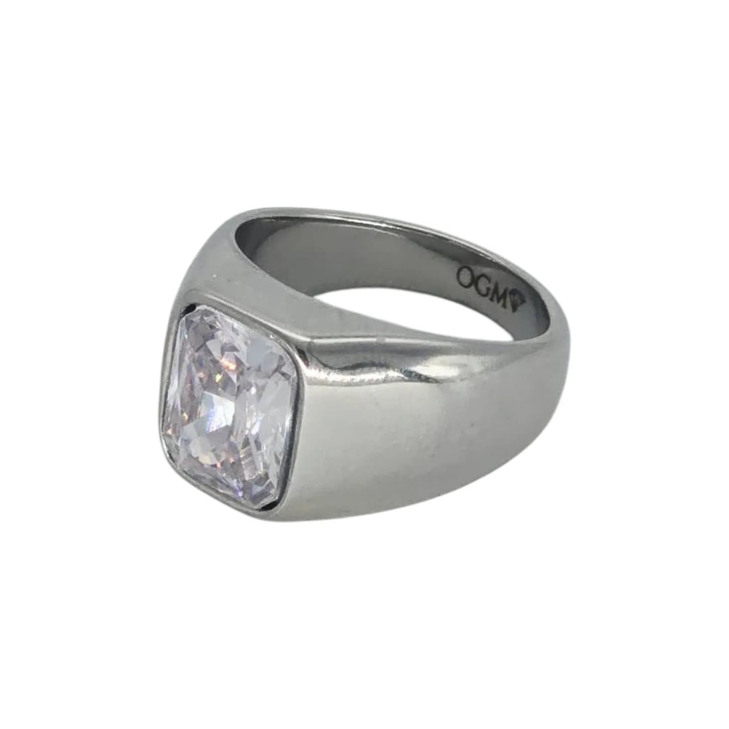 Herrenring aus Edelstahl mit kontrastierenden Details