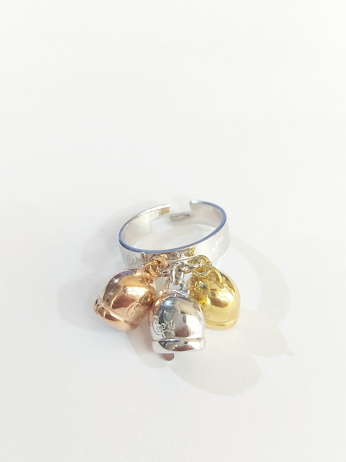 Anello donna con tre campanelle capri di colore diverso in argento 925
