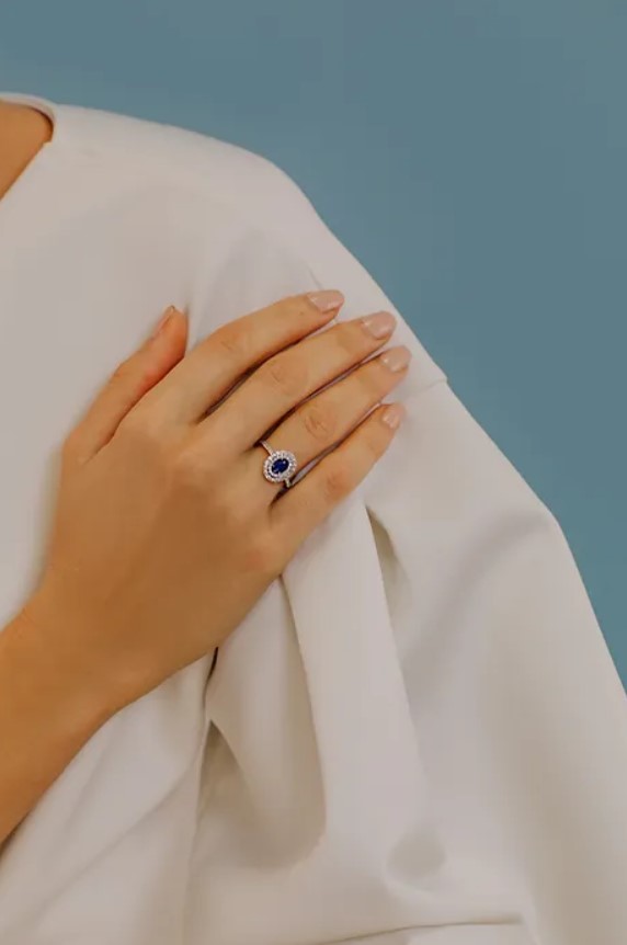 Anello donna con zaffiro e diamanti gioielli Comete orione anb 2419
