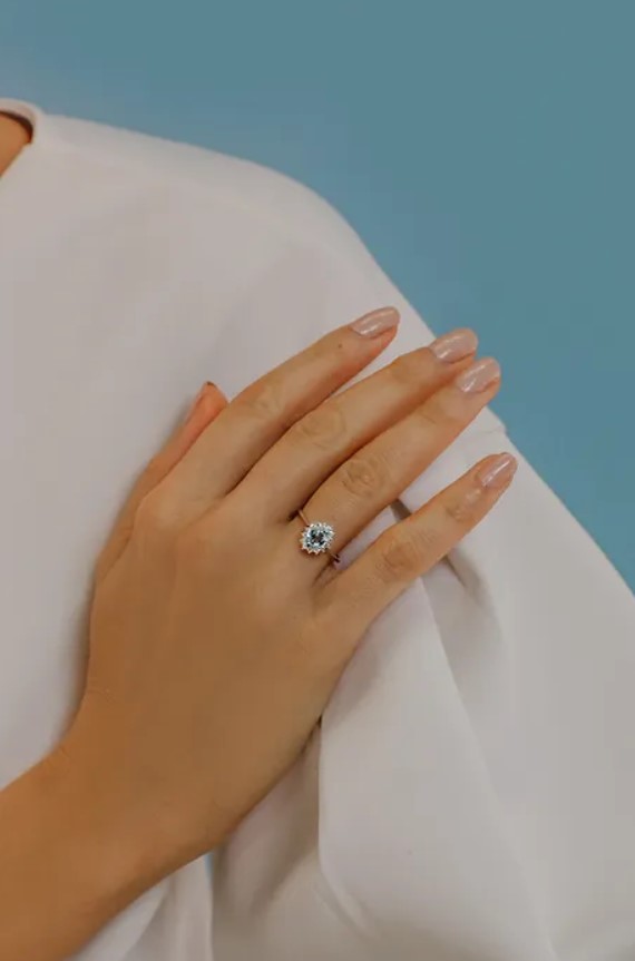 Anello donna fidanzamento oro bianco acquamarina e diamanti solitario Comete Azzurra anq 315