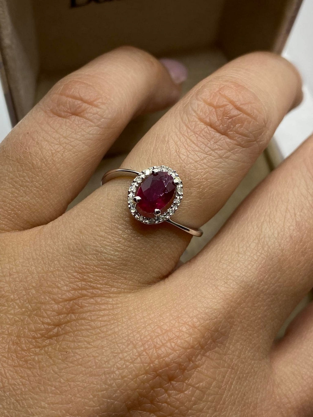 Anello DonnaOro con Diamanti e Rubino collezione LUCE – DHAR9852.007