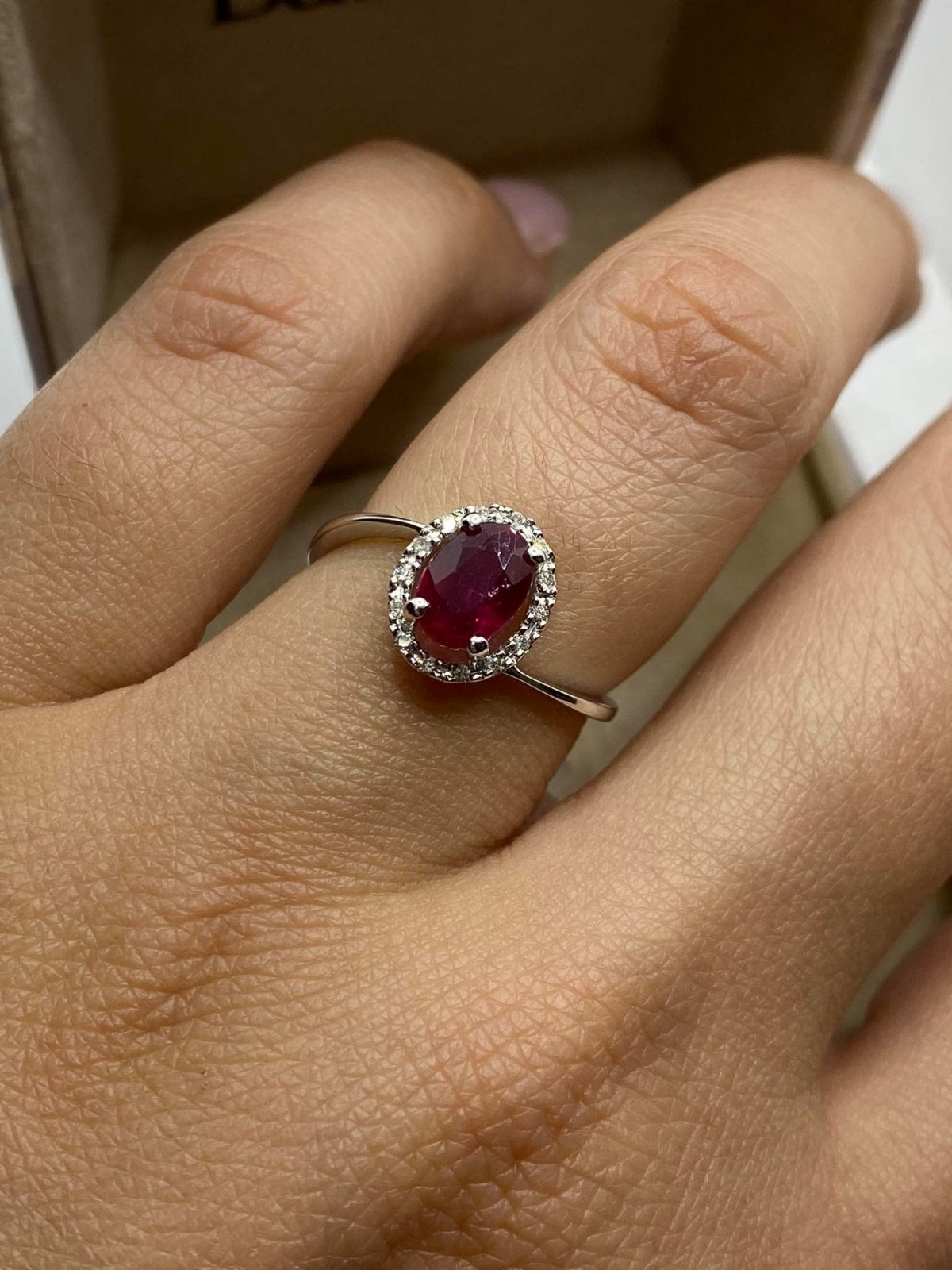Anello DonnaOro con Diamanti e Rubino collezione LUCE – DHAR9852.007
