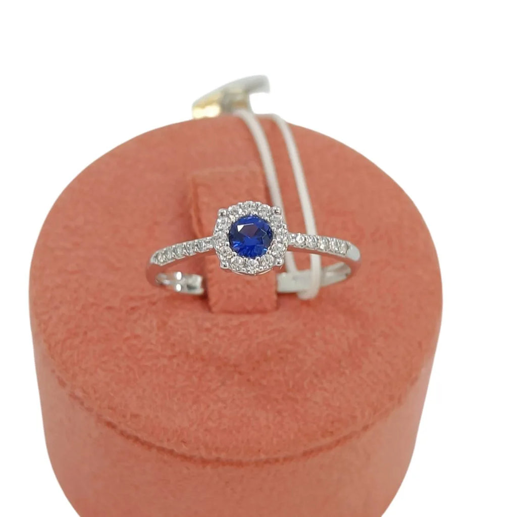 Anello donna in oro bianco 9 carati con pietra blu centrale e zirconi Igold