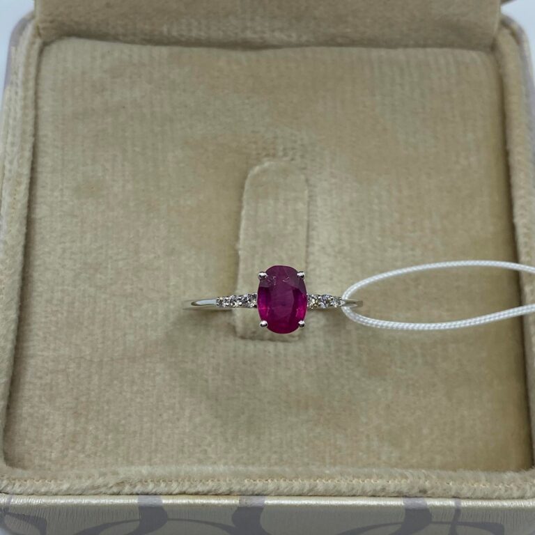 Anello donna in oro con diamanti e rubino dhar9838.006 Donnaoro