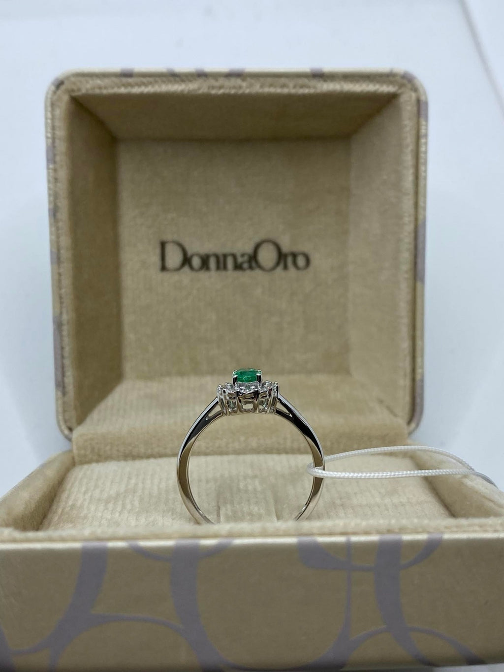 Anello Donnaoro in oro bianco con smeraldo e diamanti lae10093.006