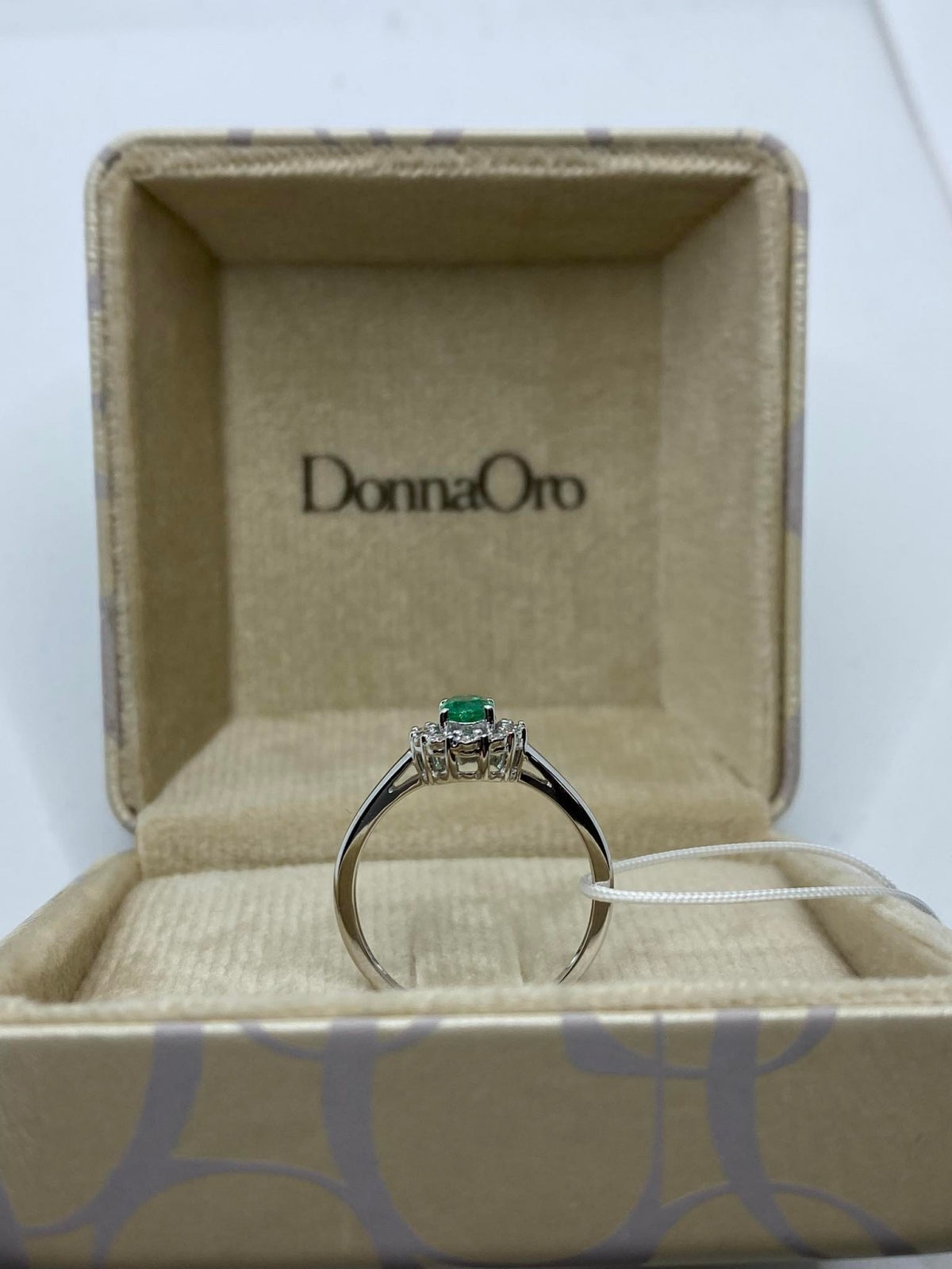 Anello Donnaoro in oro bianco con smeraldo e diamanti lae10093.006