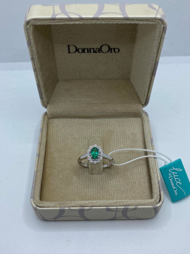 Anello Donnaoro in oro bianco con smeraldo e diamanti lae10093.006