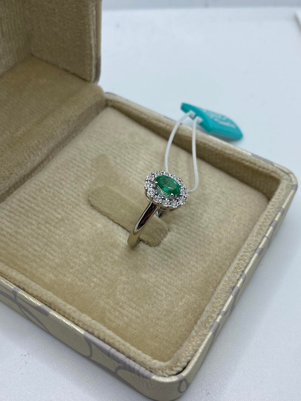 Anello Donnaoro in oro bianco con smeraldo e diamanti lae10093.006