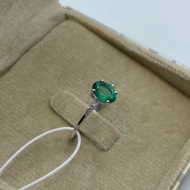 Anello Donnaoro in oro bianco smeraldo e diamanti dhae9838.006