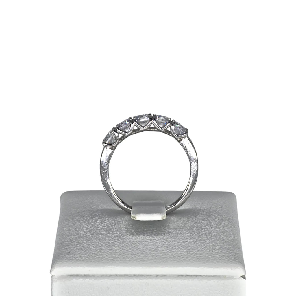 Anello donna mezza veretta in oro bianco e zirconi bianchi