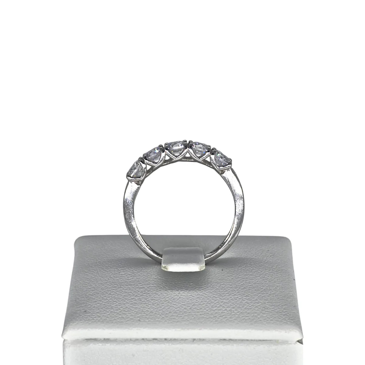 Anello donna mezza veretta in oro bianco e zirconi bianchi