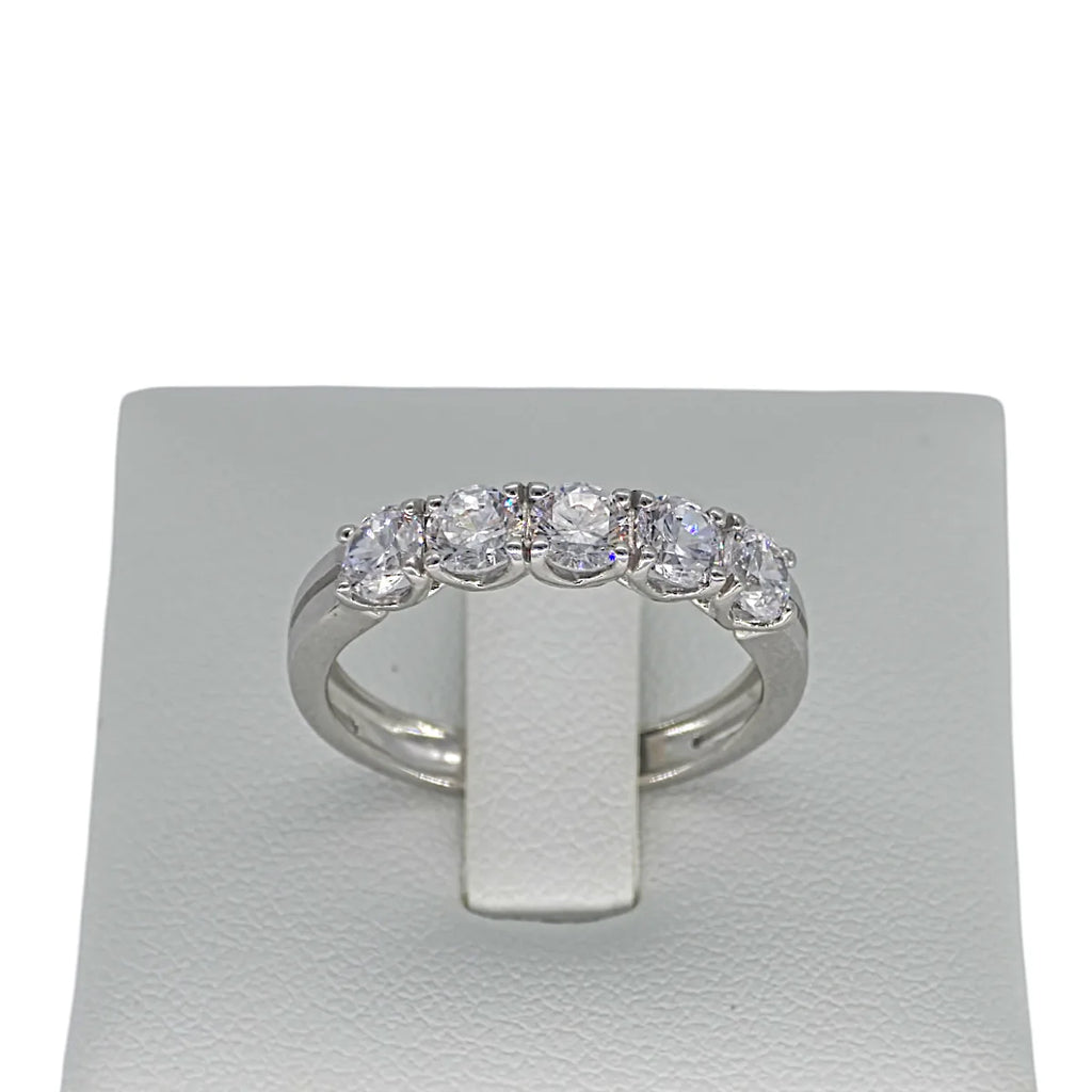 Anello donna mezza veretta in oro bianco e zirconi bianchi
