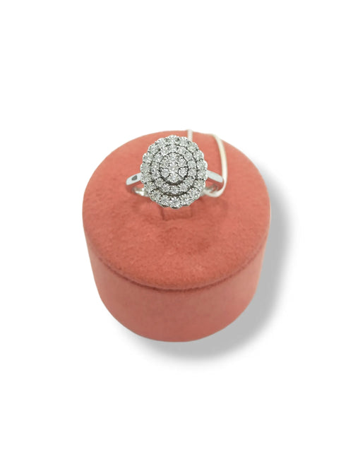 Anello donna ovale in oro bianco 18 kt con diamanti