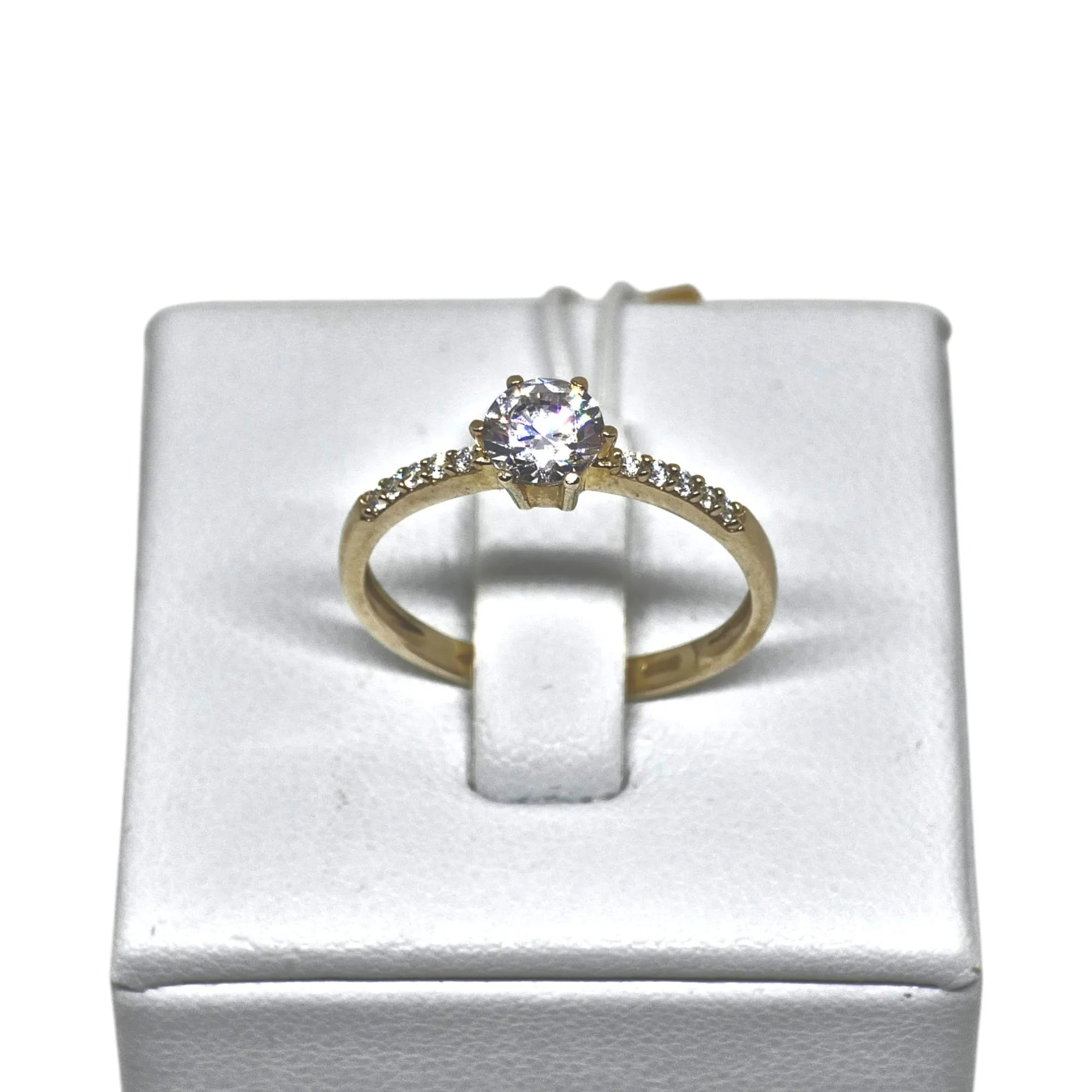 Damen-Solitärring aus 9 Karat Gelbgold mit weißen Steinen