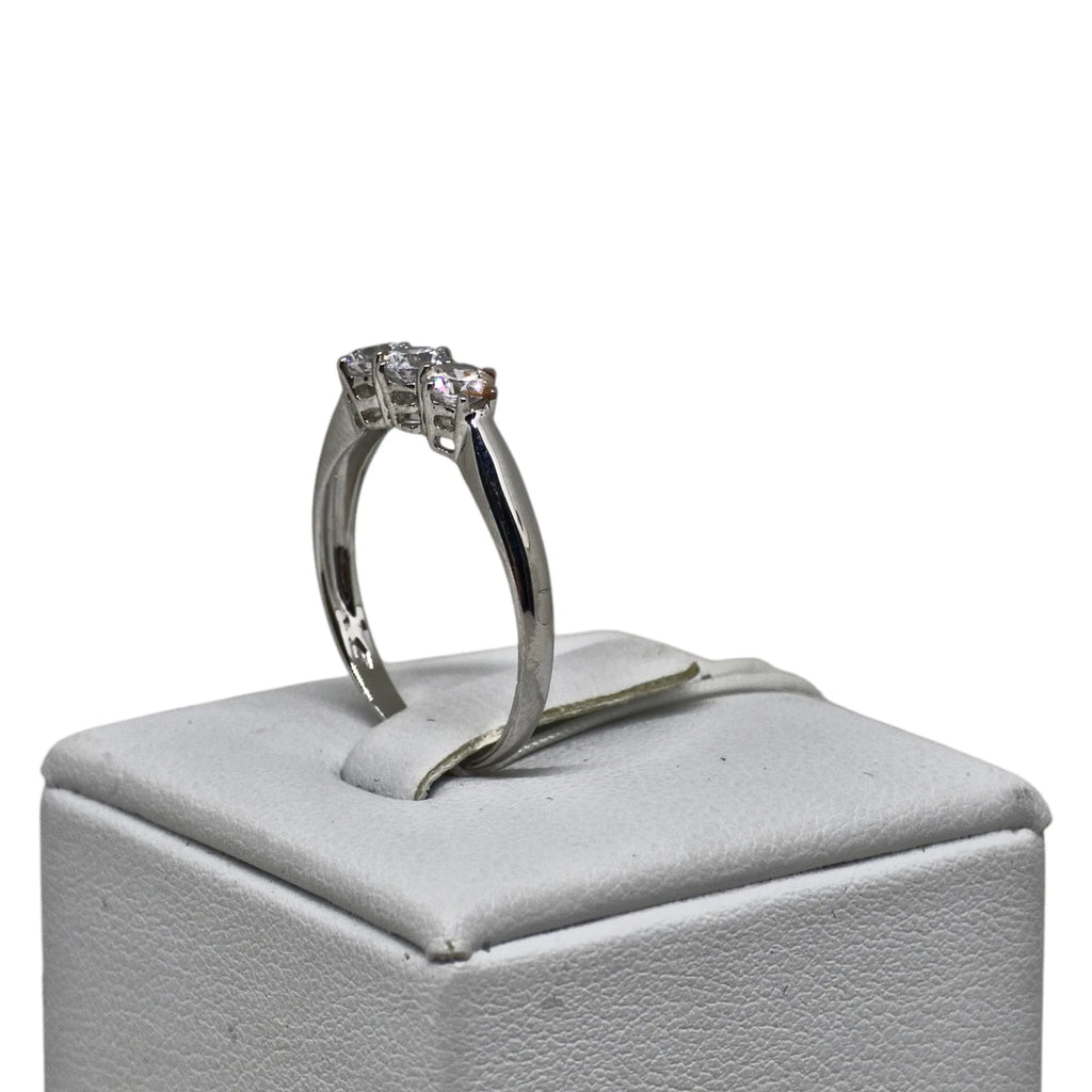 Anello donna trilogy in oro bianco 9 carati con pietre bianche