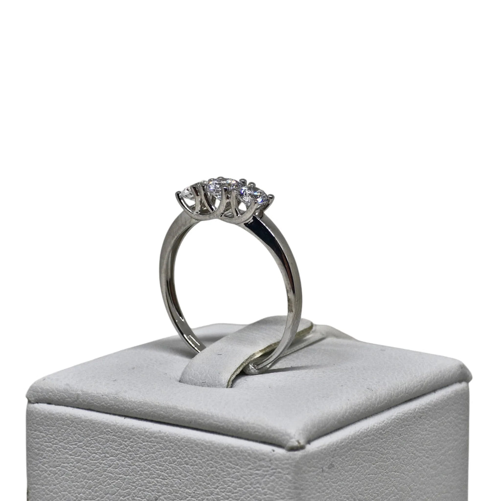 Anello donna trilogy in oro bianco 9 carati con zirconi bianchi