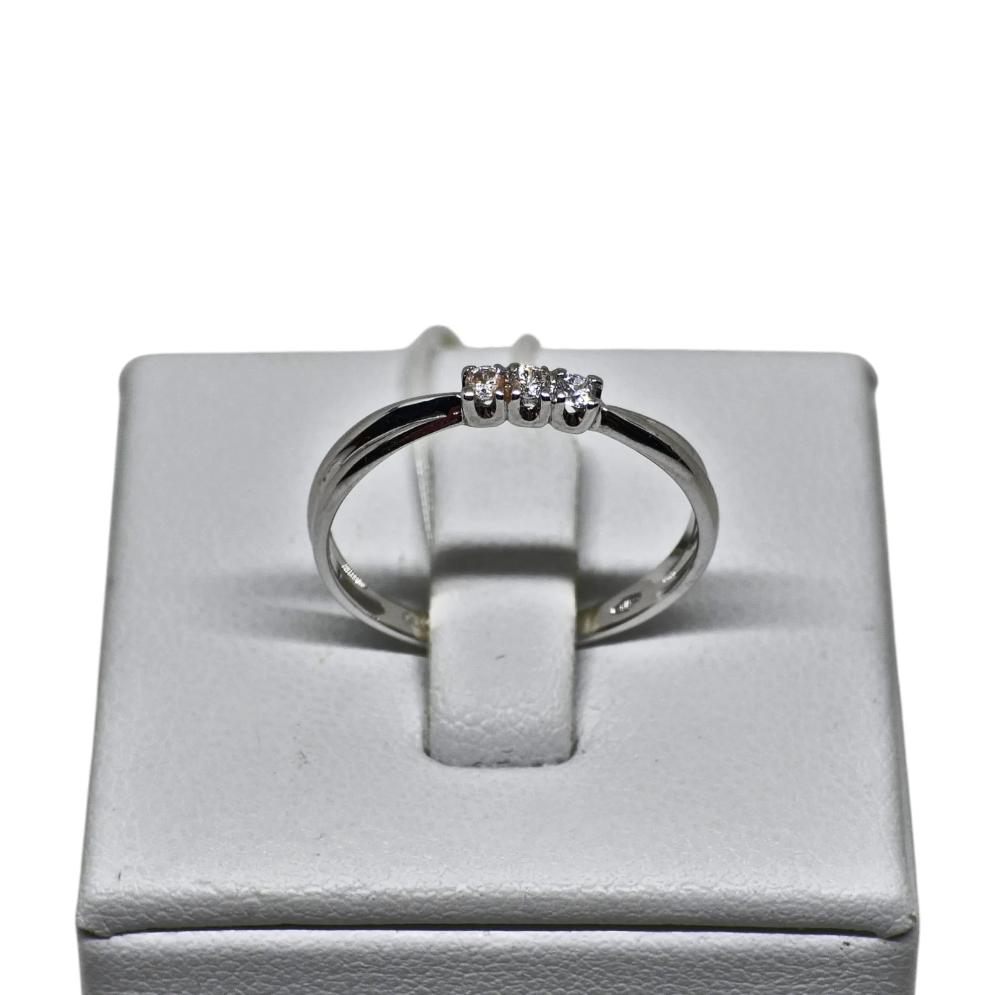 Anello donna trilogy in oro bianco 9 carati con zirconi bianchi piccoli