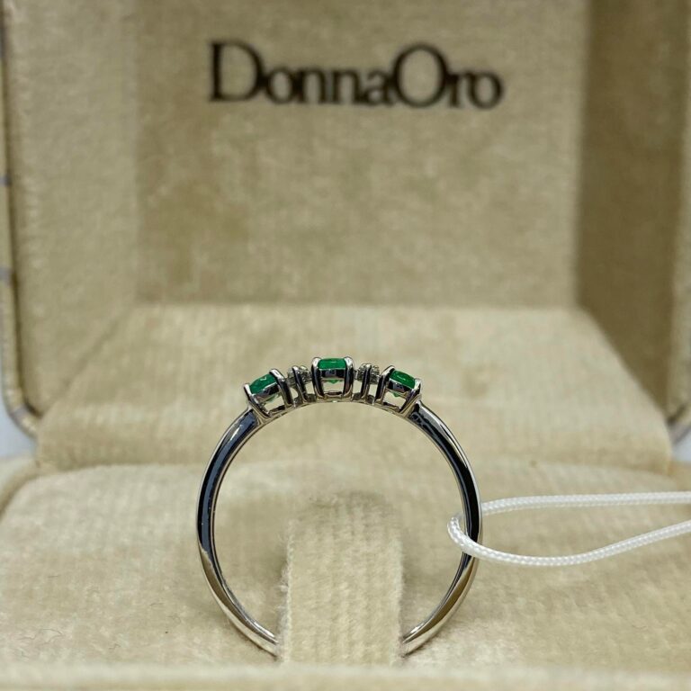 Anello donna trilogy in oro e diamanti con smeraldi collezione luce 150 linea iride trilogy – DonnaOro DHAE9619.004