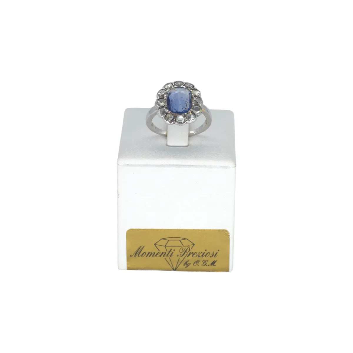Anello donna zaffiro blu centrale e diamanti bianchi