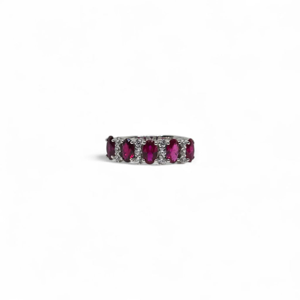 Anello iGold Mezza Veretta in Oro Bianco 9ct con Zircone Rosso e Zirconi Bianchi