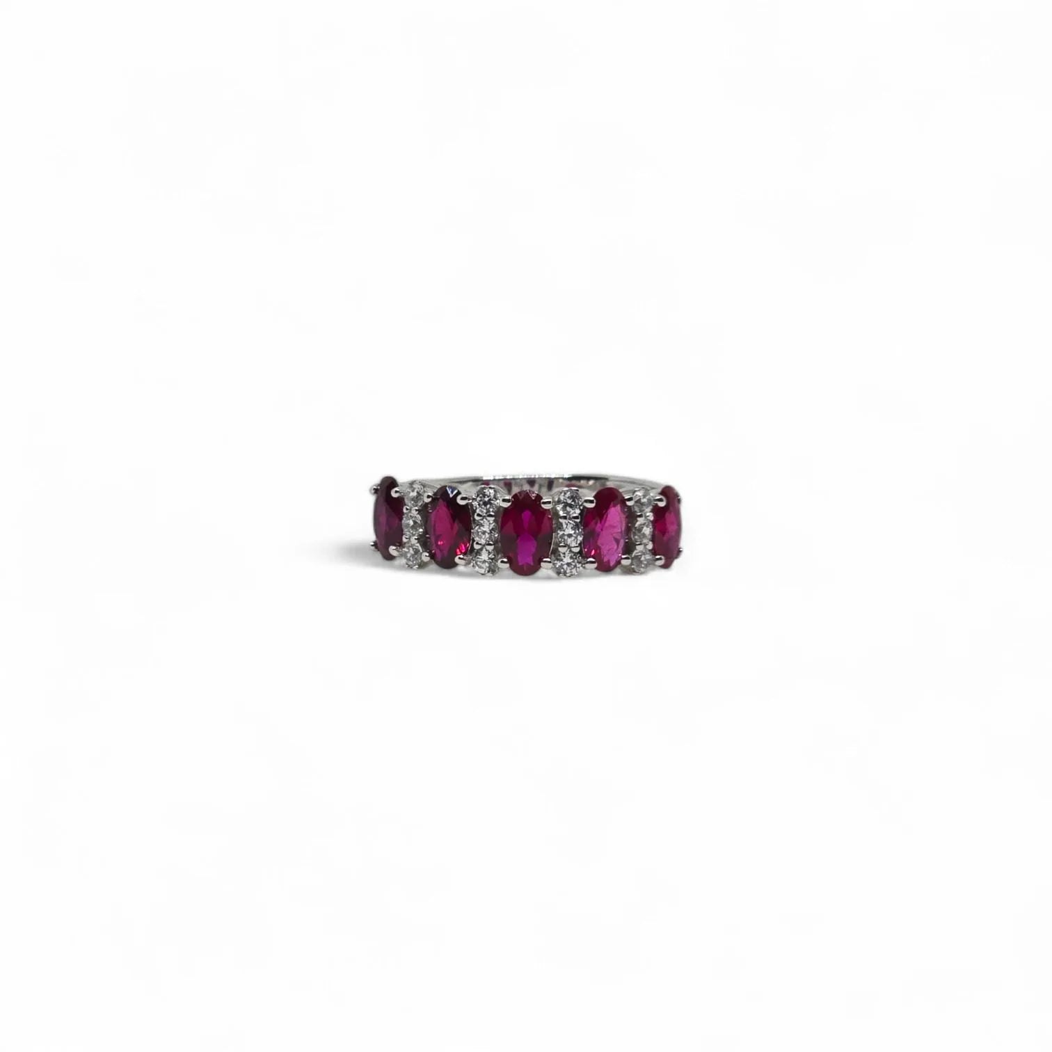 Anello iGold Mezza Veretta in Oro Bianco 9ct con Zircone Rosso e Zirconi Bianchi