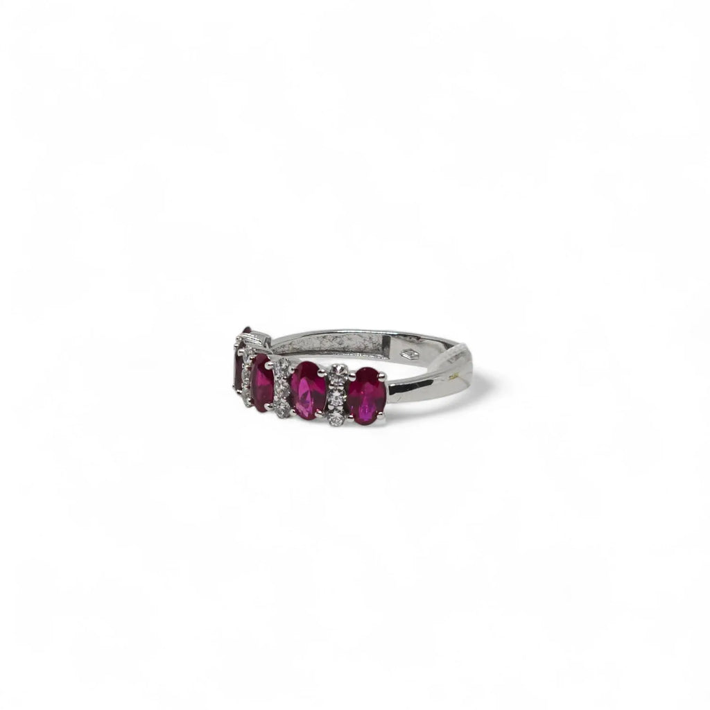Anello iGold Mezza Veretta in Oro Bianco 9ct con Zircone Rosso e Zirconi Bianchi
