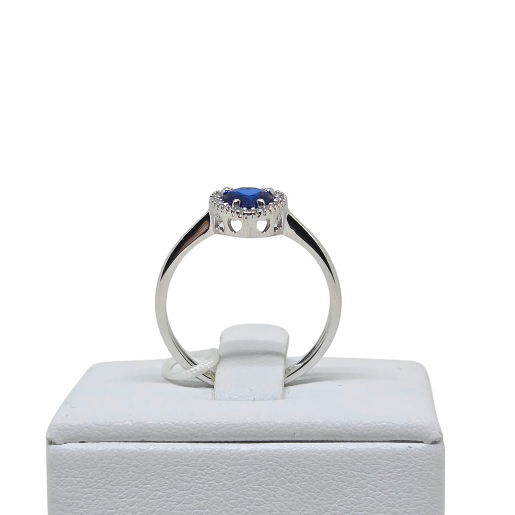 Anello iGold in Oro Bianco 9ct con Zircone Blu a Cuore e Zirconi Bianchi