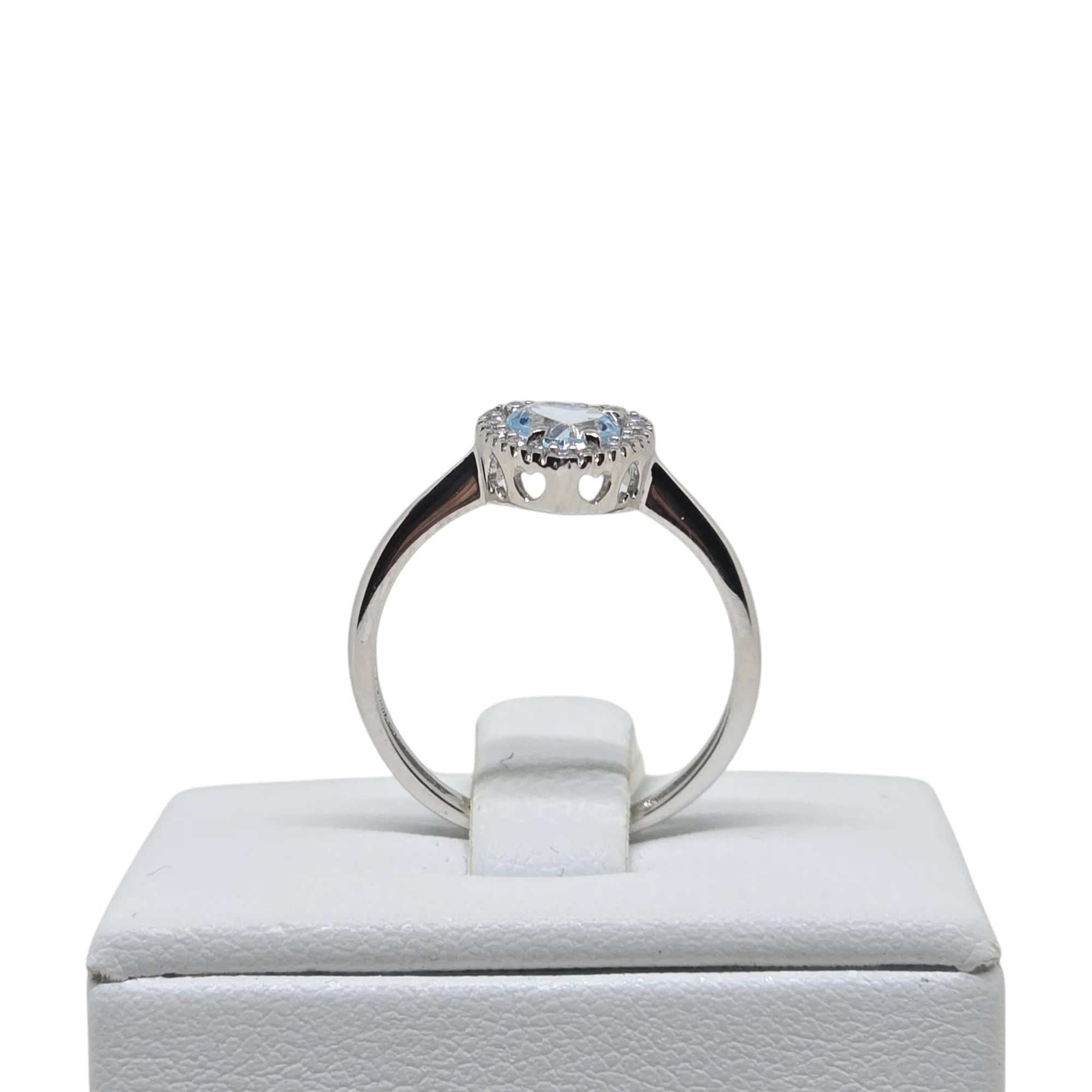 iGold 9 Karat Weißgoldring mit himmelblauem Herz-Zirkonia und weißen Zirkonia