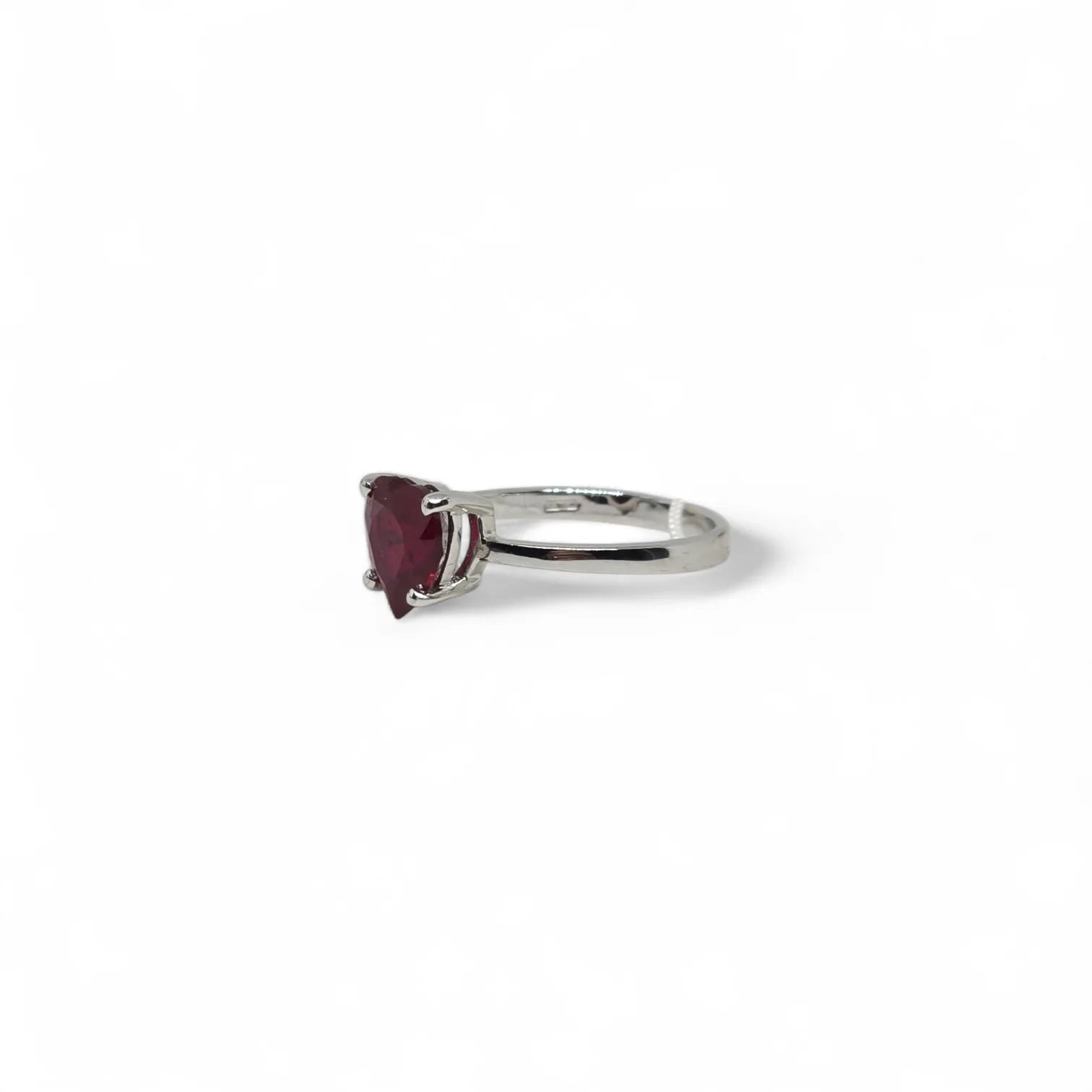Anello iGold in Oro Bianco 9ct con Zircone Rosso Rubino a Cuore