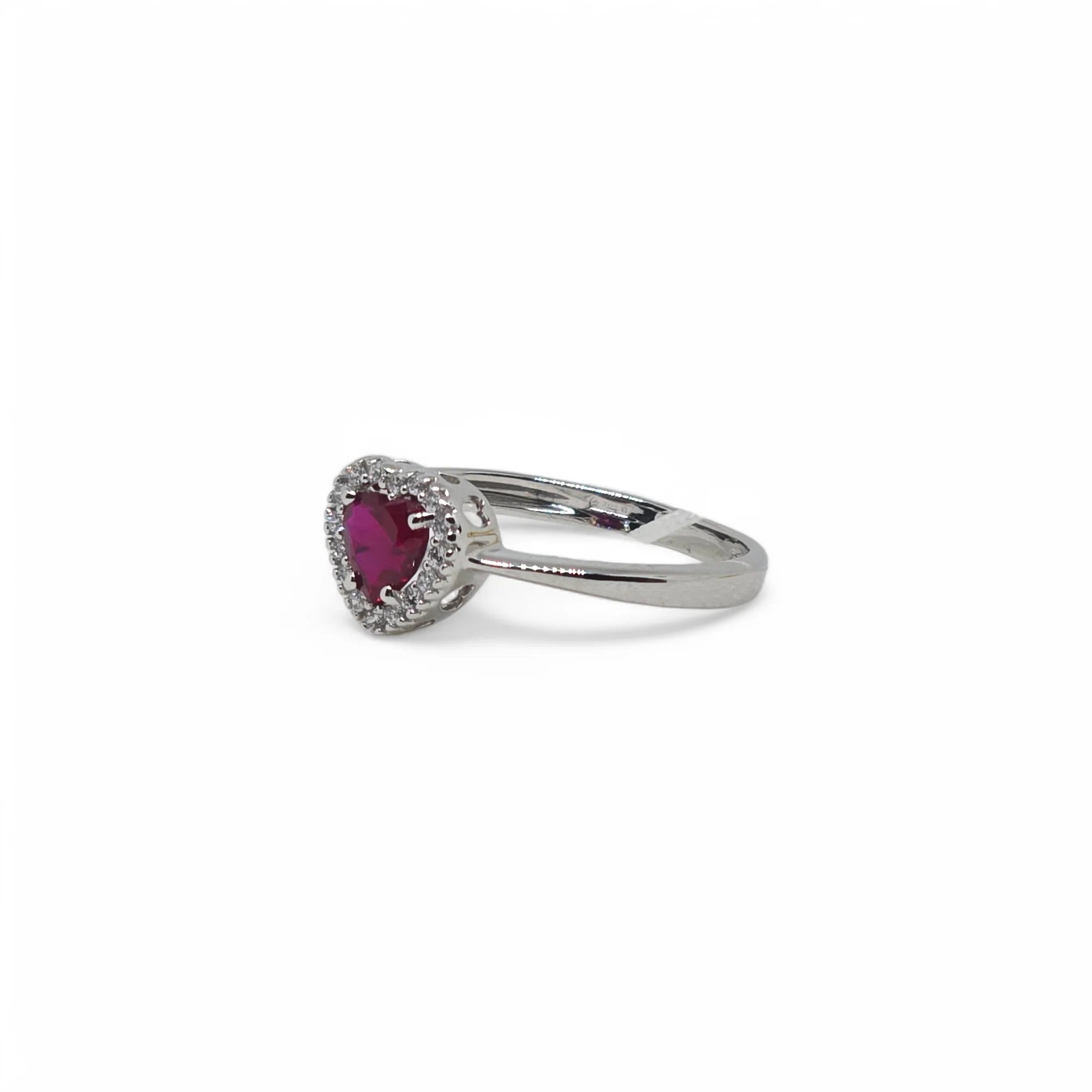 Anello iGold in Oro Bianco 9ct con Zircone Rosso a Cuore e Zirconi Bianchi