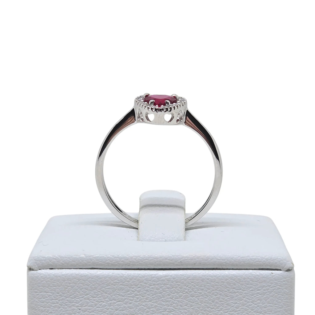Anello iGold in Oro Bianco 9ct con Zircone Rosso a Cuore e Zirconi Bianchi