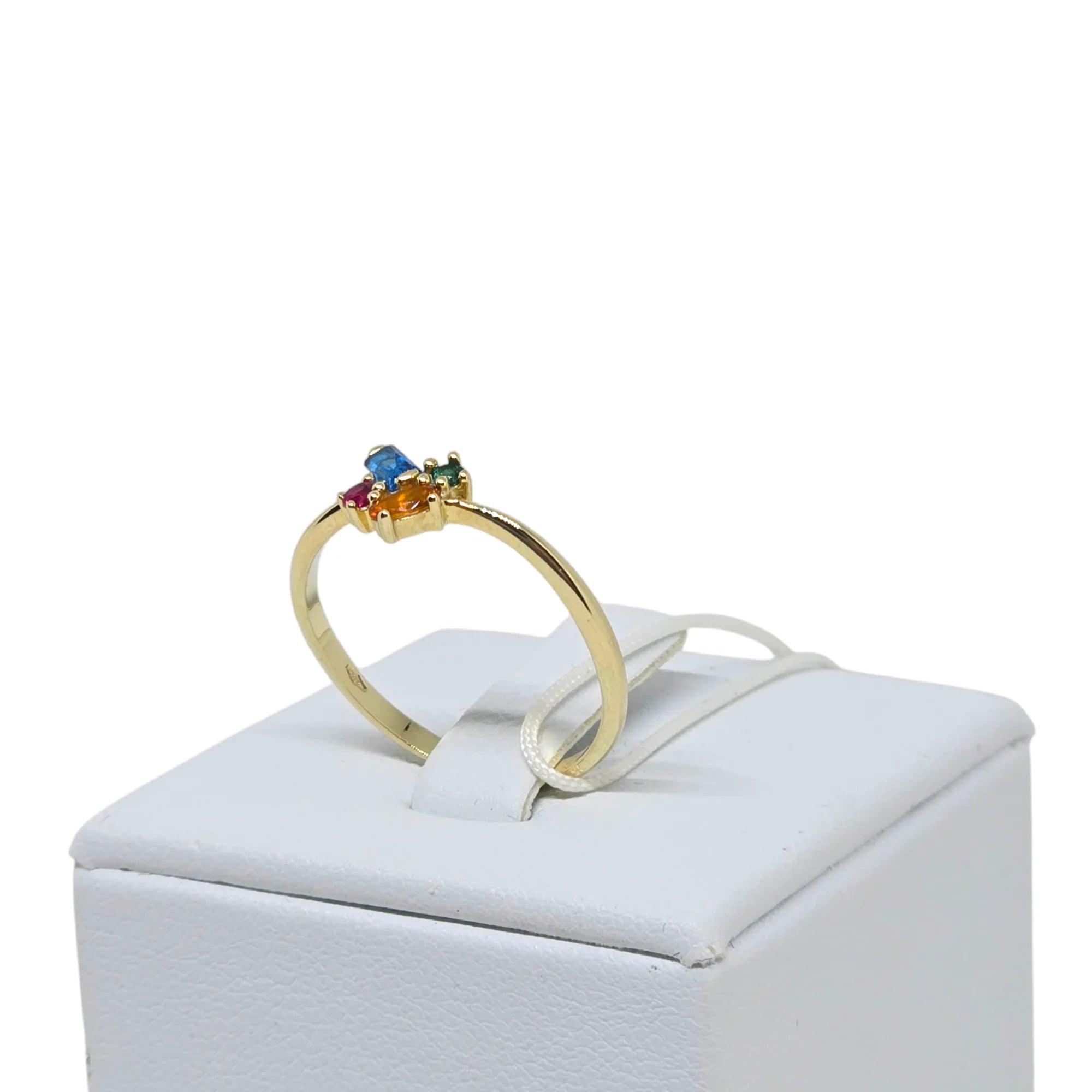 iGold Ring aus 9 Karat Gelbgold mit 4 farbigen Zirkonias