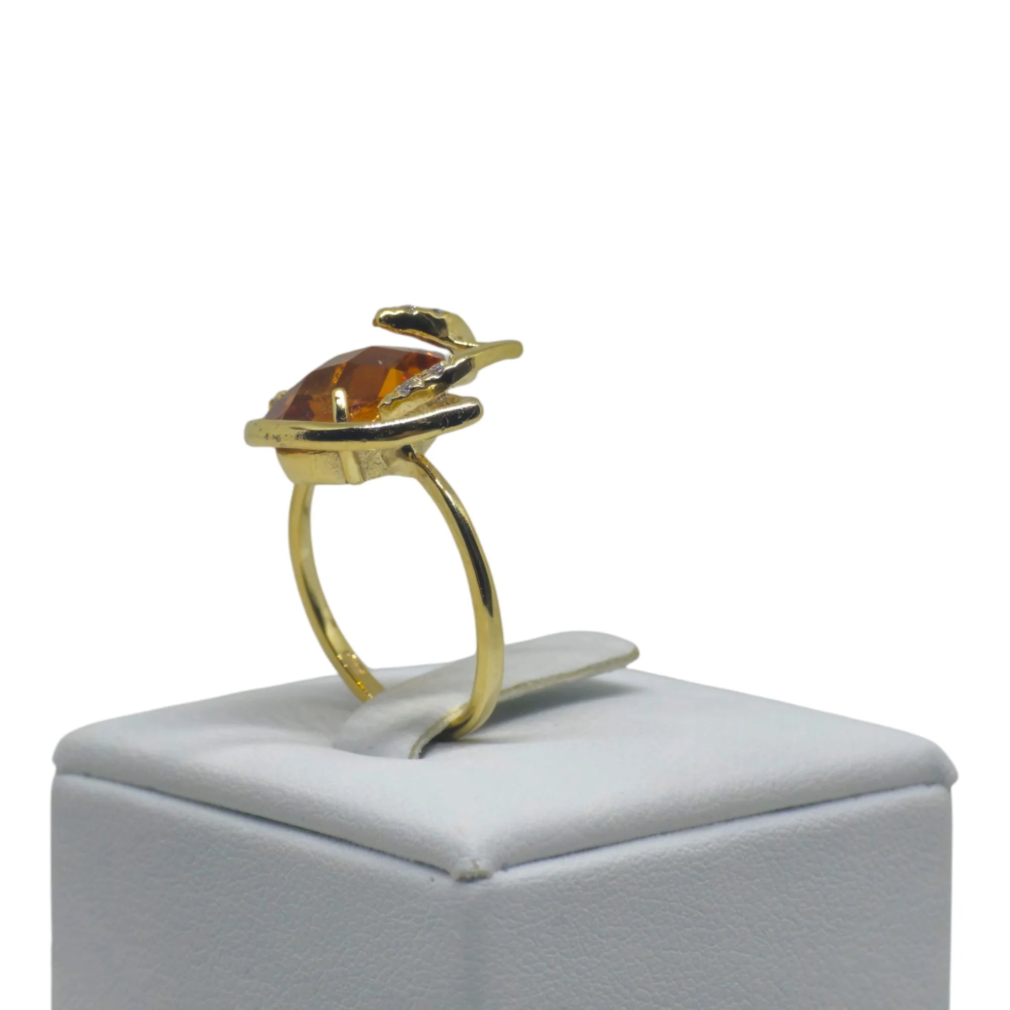 Anello in Oro 18kt con Pietra Arancione – Eleganza e Design Unico