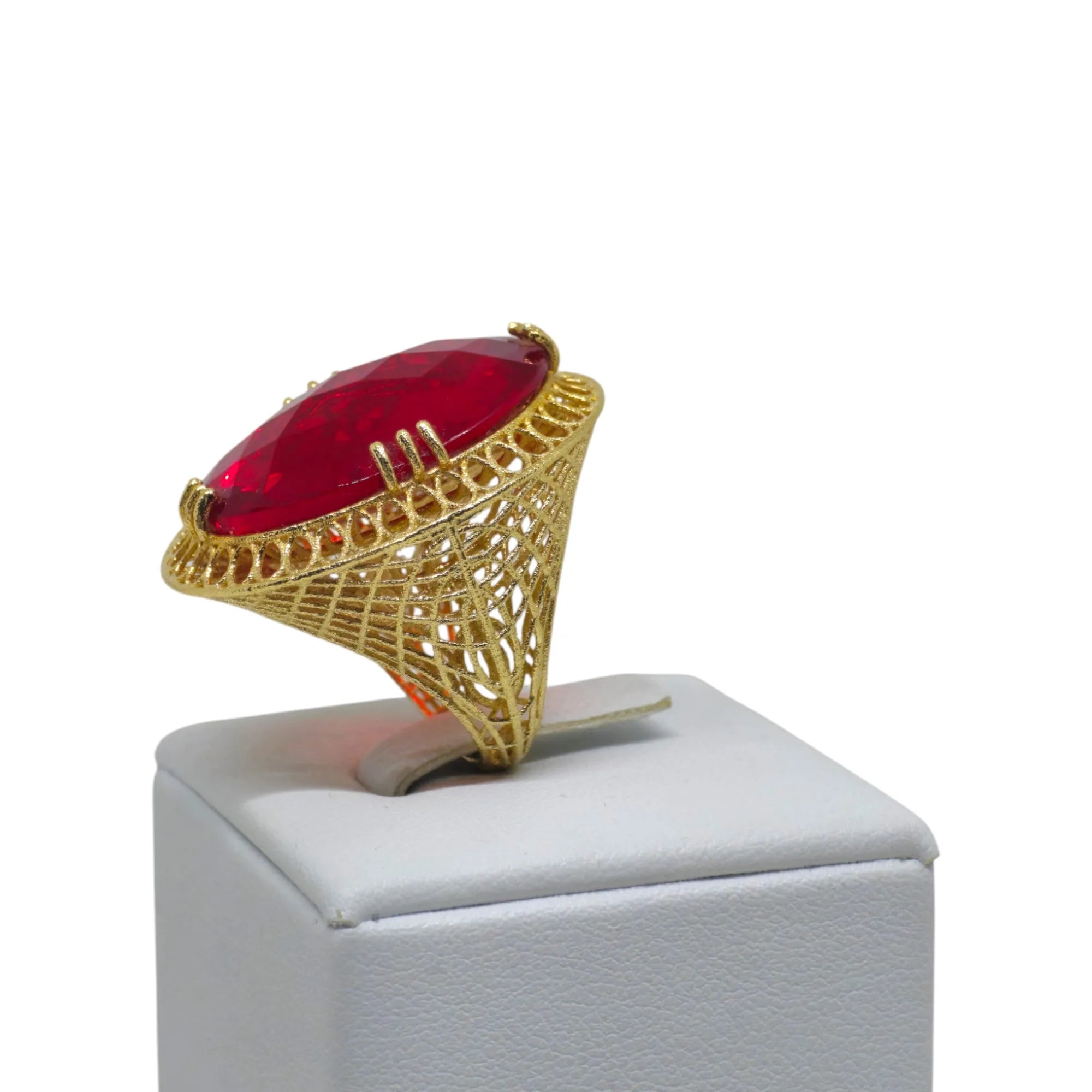 Anello in Oro 18kt con Pietra Rossa Eleganza e Raffinatezza con Lavorazione Filigranata
