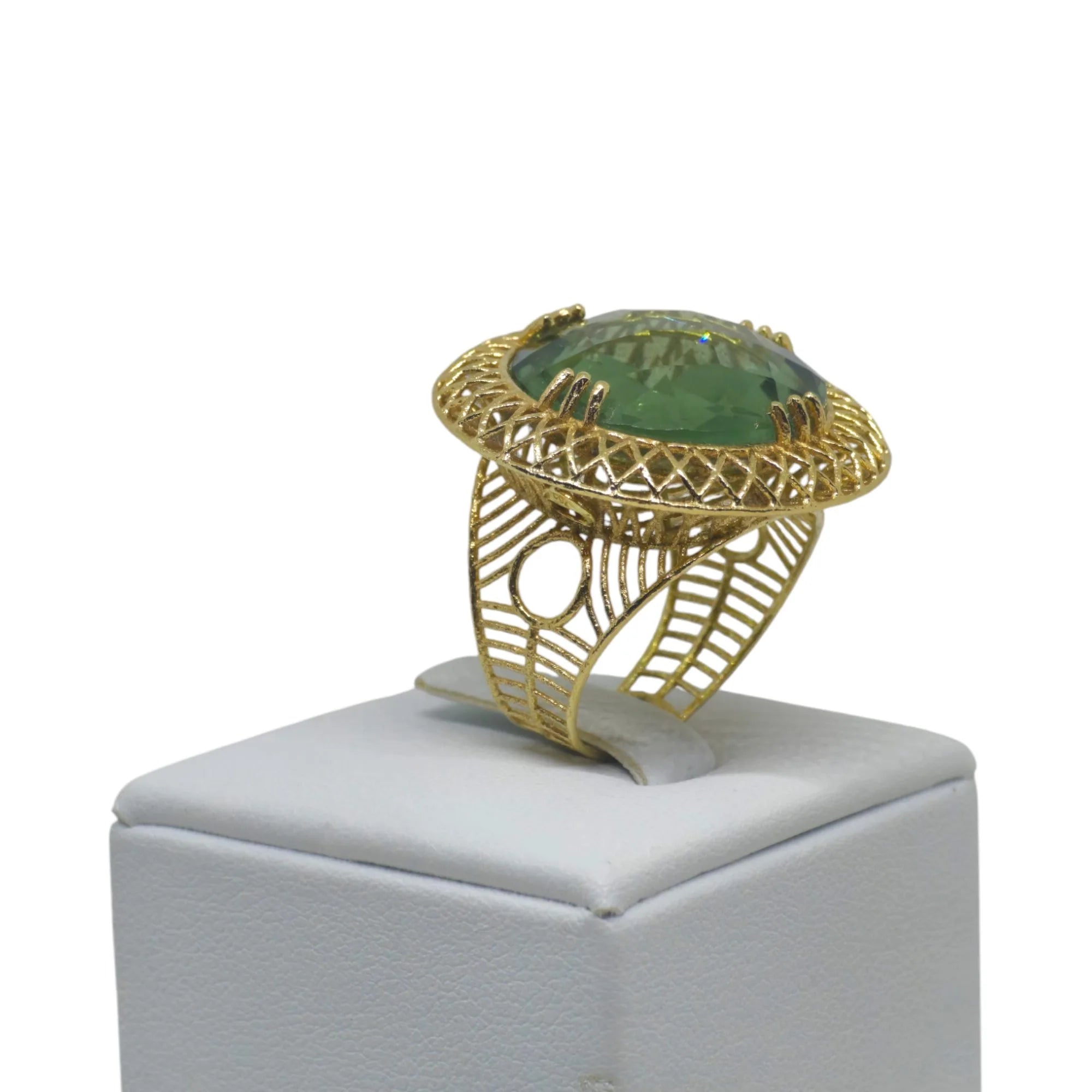 Anello in Oro 18kt con Pietra Verde Eleganza e Raffinatezza con Lavorazione Filigranata