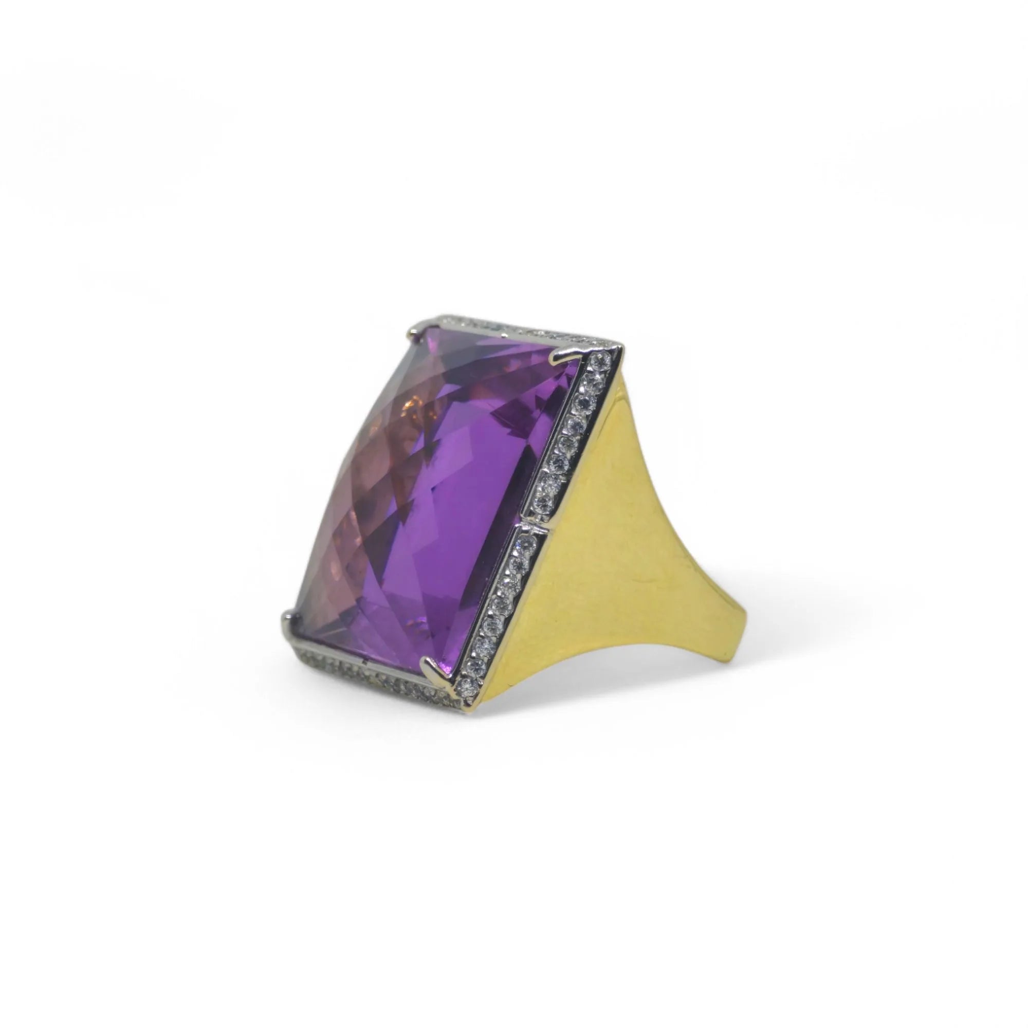 Anello in Oro 18kt con Pietra Viola Sintetica – Stile Audace e Raffinato