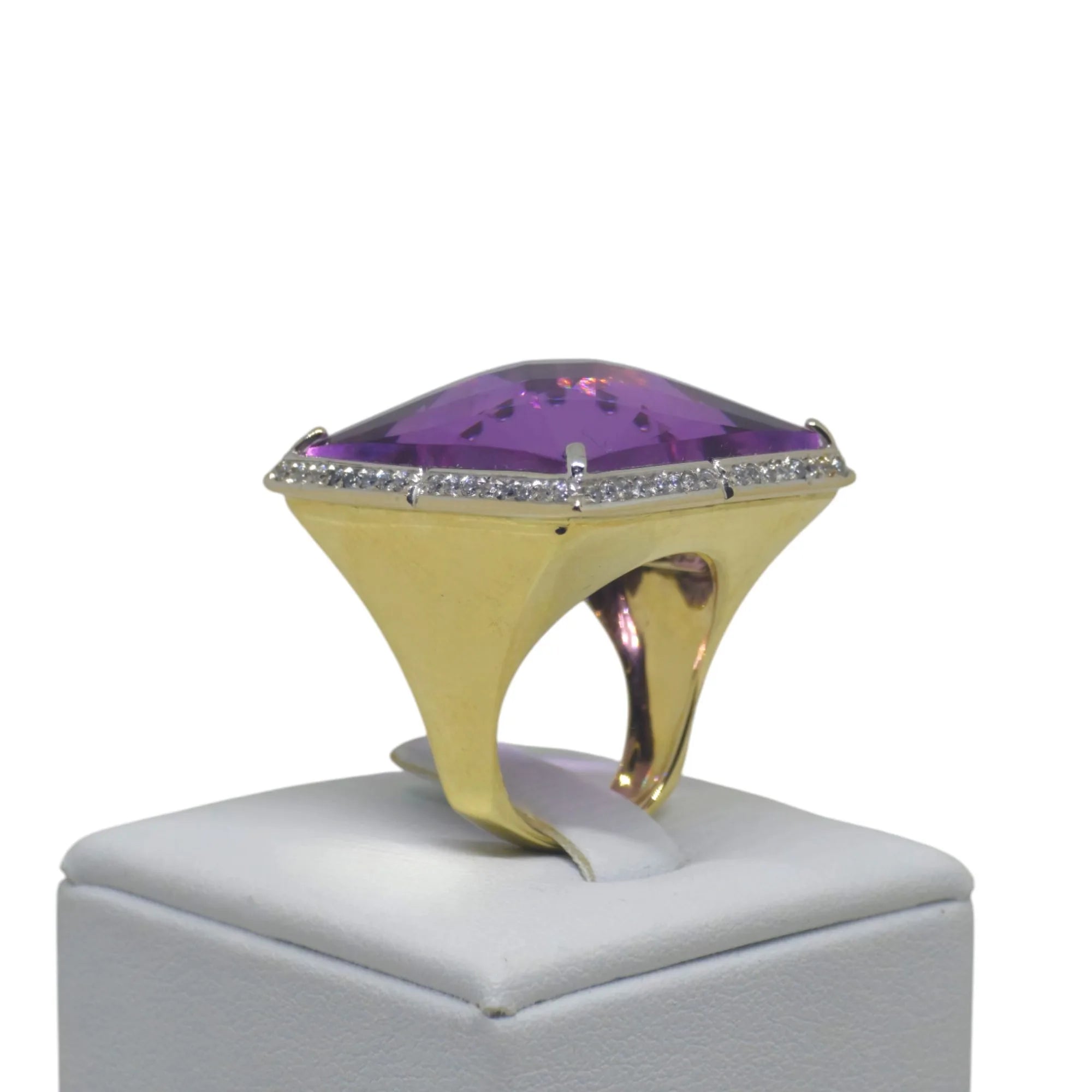 Anello in Oro 18kt con Pietra Viola Sintetica – Stile Audace e Raffinato