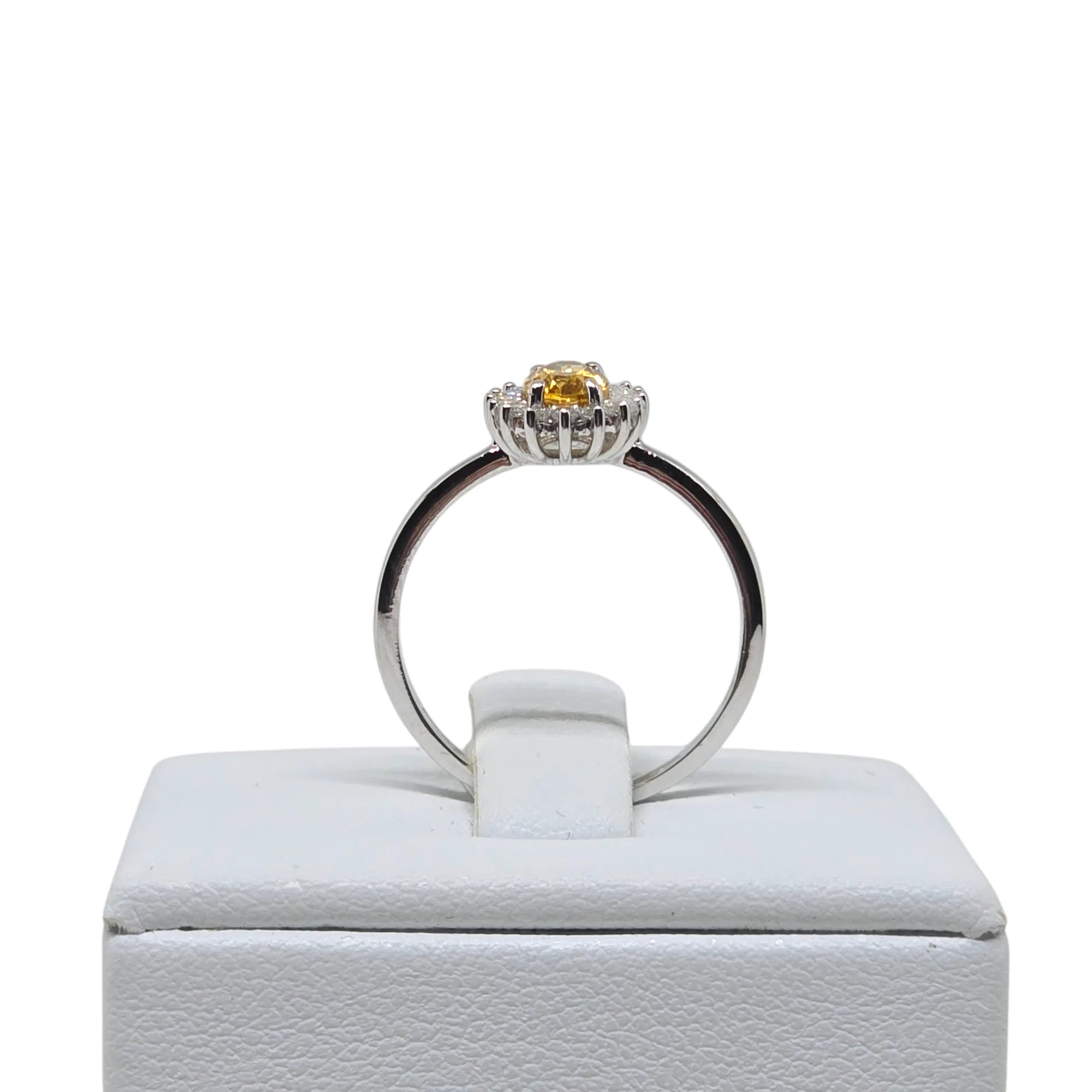 Anello in Oro Bianco 9K con Zircone Giallo Ovale