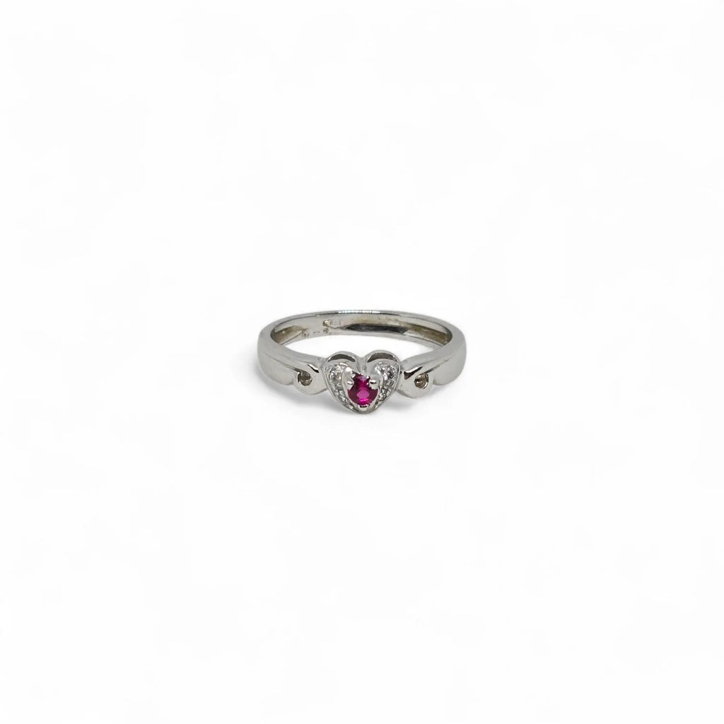 Anello in Oro Bianco con Cuore in Rubino e Diamanti Laterali