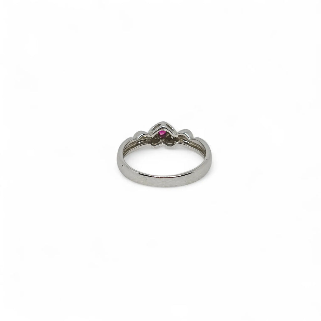 Anello in Oro Bianco con Cuore in Rubino e Diamanti Laterali