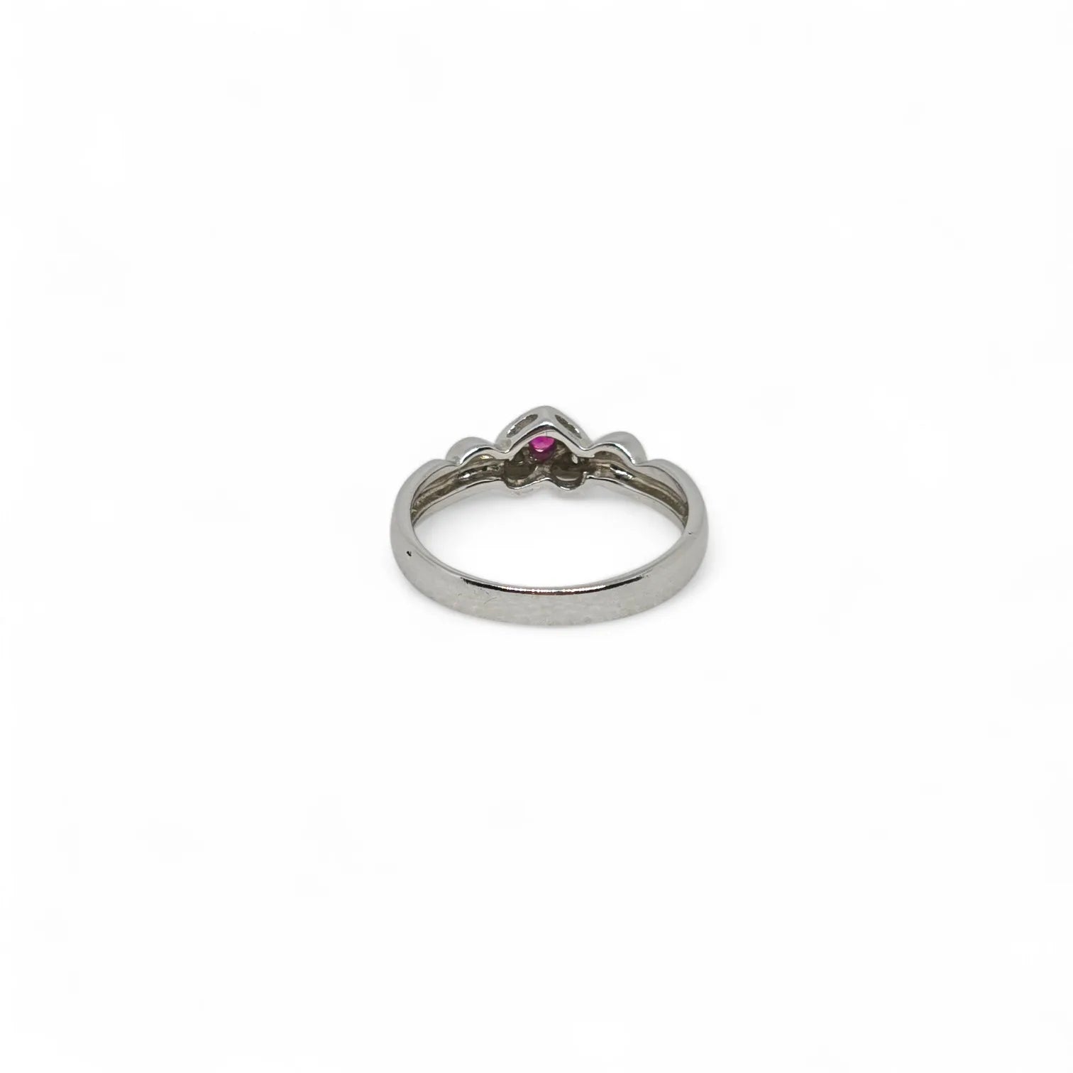 Anello in Oro Bianco con Cuore in Rubino e Diamanti Laterali