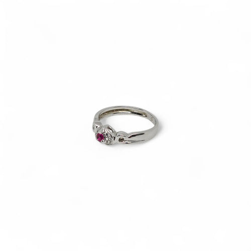 Anello in Oro Bianco con Cuore in Rubino e Diamanti Laterali