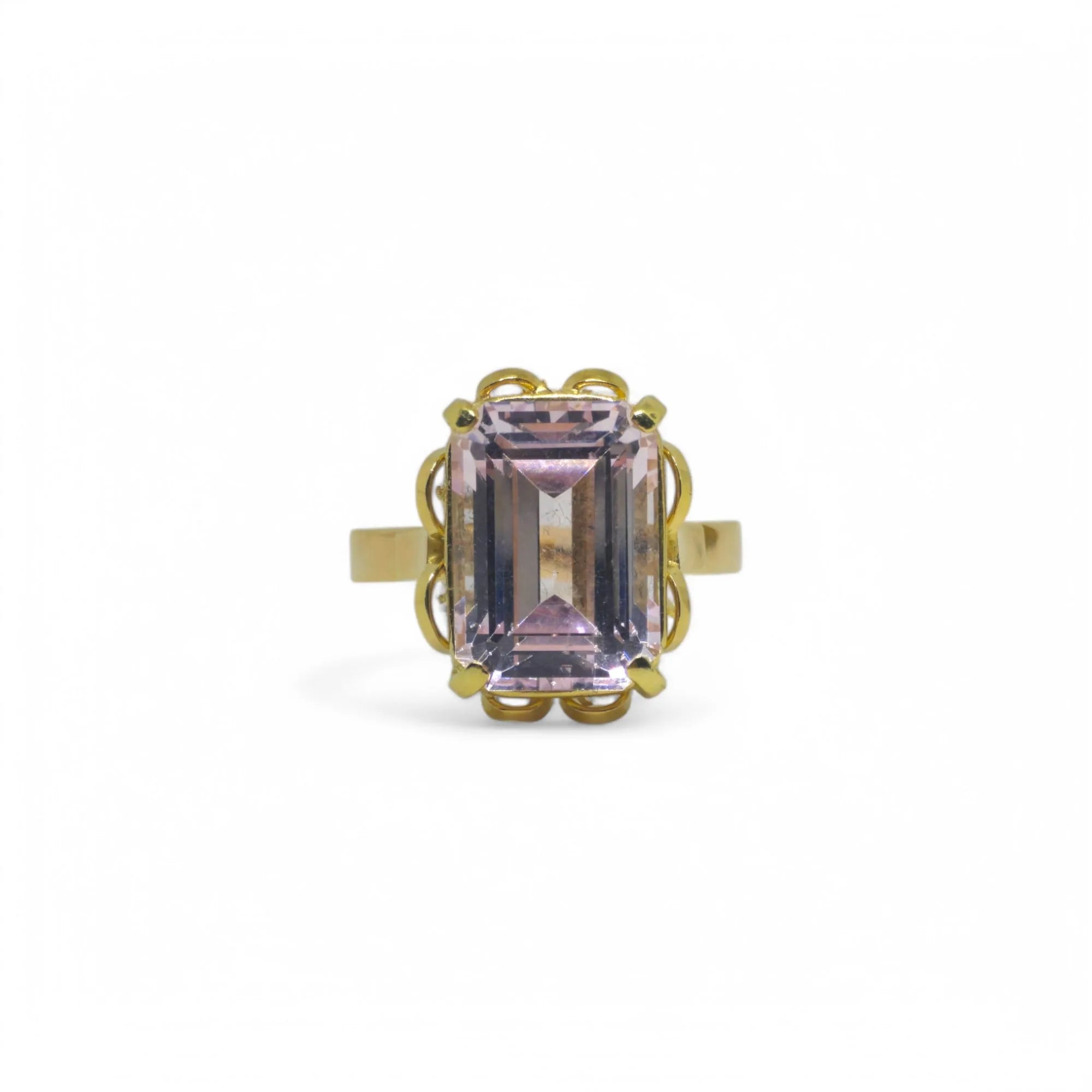 Anello in Oro Giallo 18kt con Pietra Rettangolare – Eleganza e Stile Unico