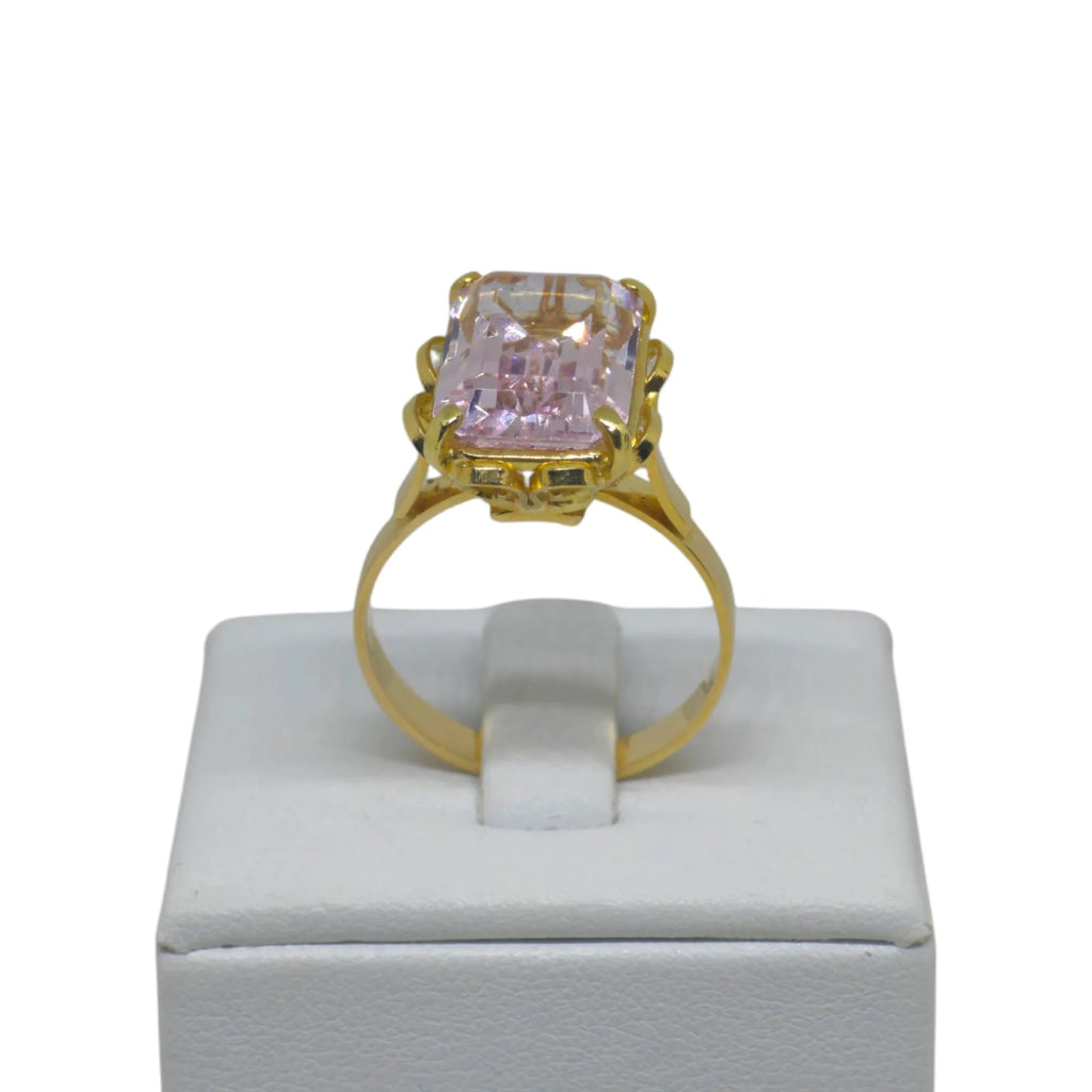 Anello in Oro Giallo 18kt con Pietra Rettangolare – Eleganza e Stile Unico