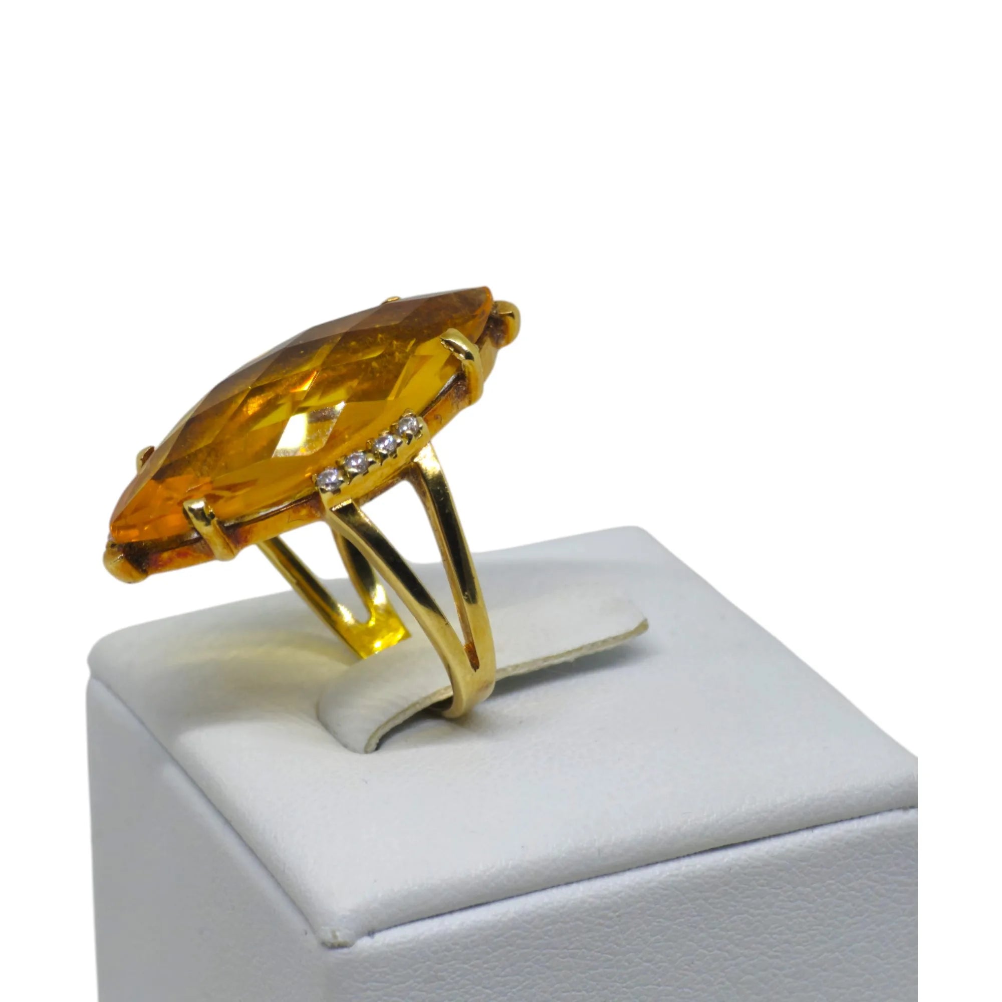 Ring aus 18 Karat Gelbgold mit orangefarbenem Stein, einzigartiger Luxus und Raffinesse